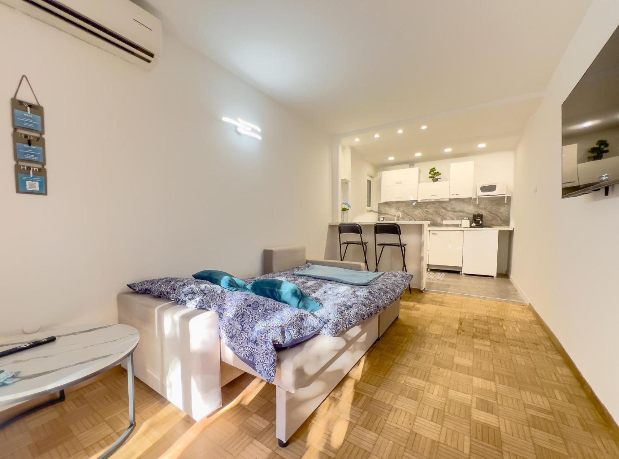 Champagne Apartment *